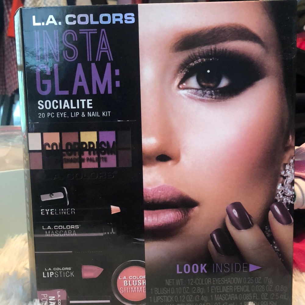 NWT! 20 Piece Makeup Glam Kit Eyes Cheeks Lips +